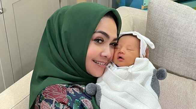 Potret Mama Rieta Bareng Rayyanza (Instagram/@rieta_amilia)