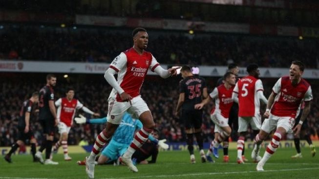 Pemain Arsenal Gabriel rayakan golnya ke gawang Southampton dalam pertandingan pekan ke-16 Liga Premier di Emirates Stadium, Sabtu (11/12/2021). [AFP]