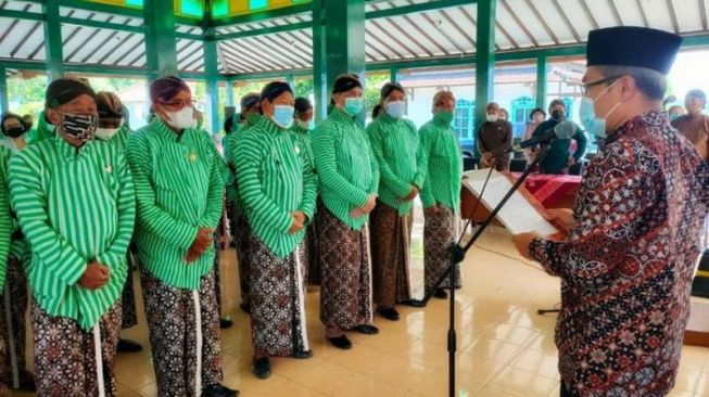 Kukuhkan 30 Abdi Dalem, Bupati Bantul Minta Bimbing Generasi Muda Lestarikan Budaya Jawa