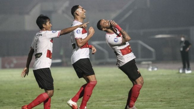 Madura United Kandaskan PSIS 2-1 di Stadion I Gusti Ngurah Rai