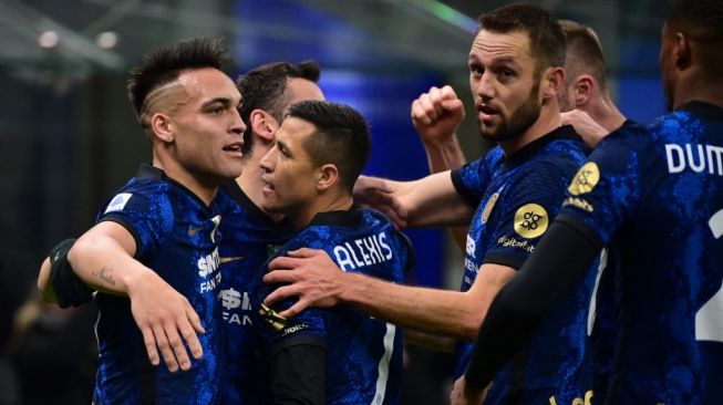 Benamkan Cagliari 4-0, Inter Milan Rebut Puncak Klasemen Serie A