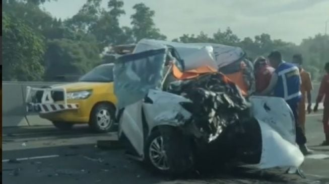 Ini Kronologis Kecelakaan di Tol Japek KM 54 yang Menewaskan Pasutri