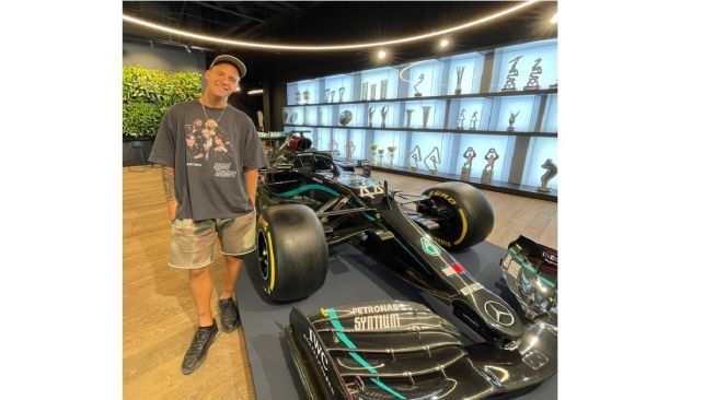 Fabio Quartararo bersama mobil F1 (Twitter)