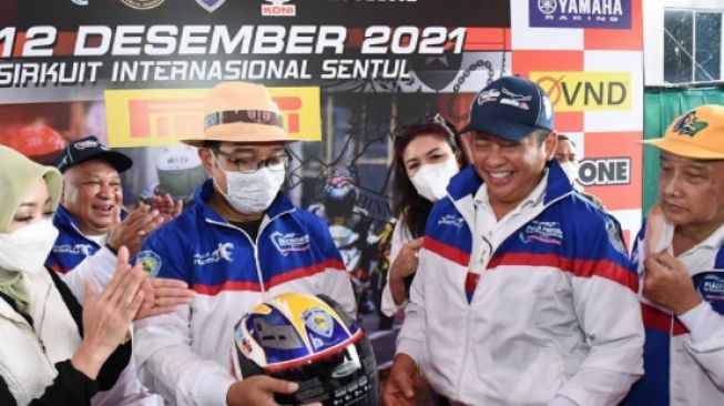 Ridwan Kamil bersama Bambang Soesatyo saat berada di Sirkuit Sentul (Instagram/bambang/soesatyo)