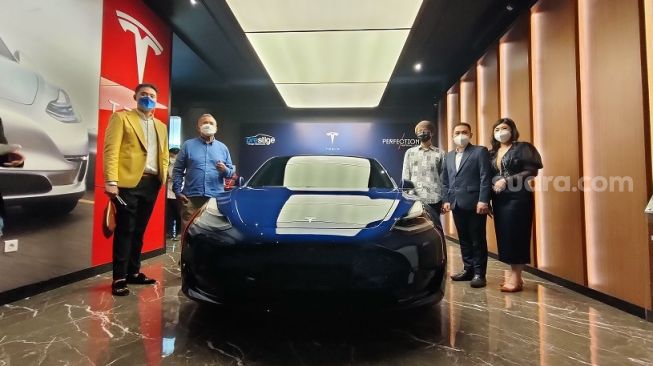 Grand opening Perfection Auto Gallery di Surabaya juga menggelar konvoi untuk menandai launching pada Sabtu (11/12/2021) [Suara.com/Dimas ANgga Perkasa].