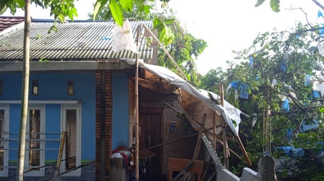 Puluhan Rumah di Rengasdengklok Rusak Diterjang Angin Puting Beliung