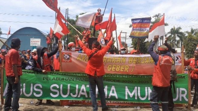 Buruh TKBM Pelabuhan Panjang Mosi Tidak Percaya Pengurus Koperasi