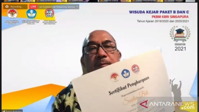 Sebanyak 131 PMI di Singapura Diwisuda PKBM