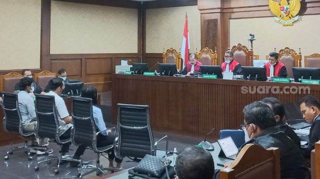 Cerita Orang Suruhan AKP Robin Ambil Sertifikat di Rumah Azis Syamsuddin