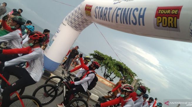 Peserta Tour de PDRI Lewati 7 Daerah di Sumbar