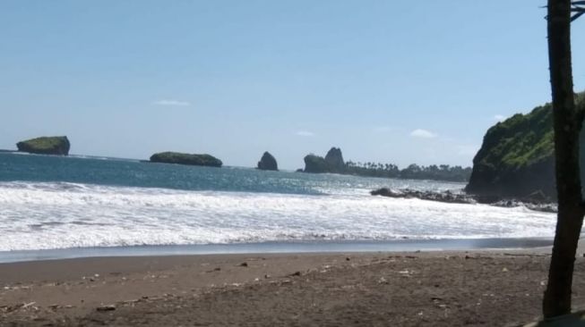 Meskipun Gempa Tak Potensi Tsunami, TNI Pantau Bibir Pantai Selatan Jember