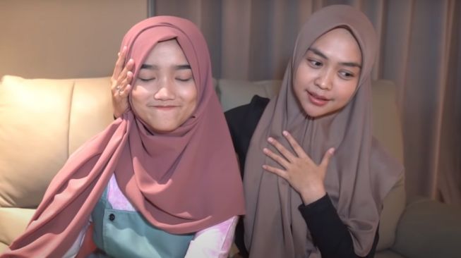 Pesona Fuji Saat Berhijab. [YouTube/Ricis Official]