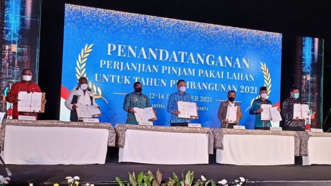 Bakti Teken Perjanjian Pinjam Pakai Lahan dengan 35 Bupati untuk Bangun BTS