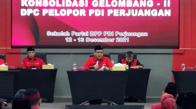 Sekretaris Jenderal PDIP Hasto Kristiyanto menyampaikan pesan ketua umumnya yakni Megawati Soekarnoputri bahwa meski partai mempunyai elektoral tinggi, kader diminta tak terlena di zona nyaman.