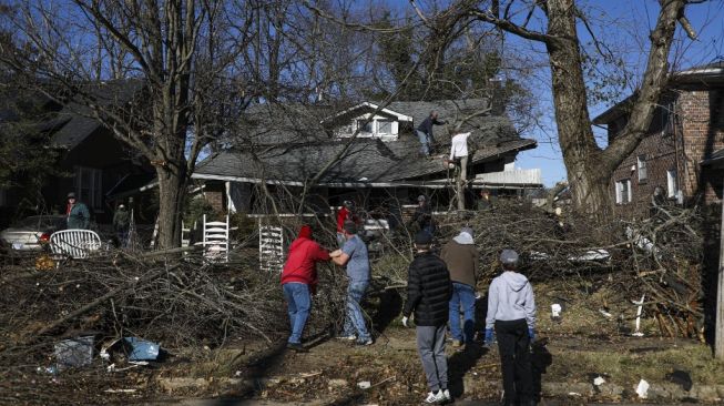 Penampakan Mengerikan Badai Tornado Di AS: Pabrik Hingga Rumah Rata Dengan Tanah