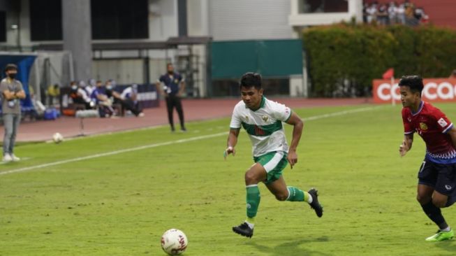 Aksi Asnawi Mangkualam saat Timnas Indonesia hajar Laos 5-1 di Piala AFF 2020. (Dok. AFF)