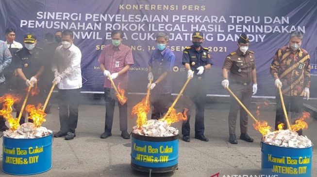 Kapok! Bea Cukai Jateng-DIY Jerat Produsen Rokok Ilegal dengan TPPU