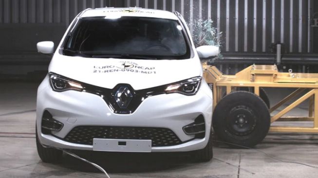 Uji tabrak mobil Renault ini sungguh mengecewakan sekali (Carandbike)