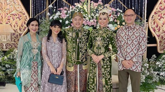 Gaya make up nikah istri Danang DA. [Instagram/isdadahlia]