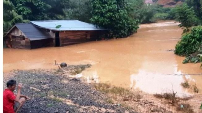 Banjir Terjang Kawasan Solok Selatan, 2 Rumah Warga Hanyut