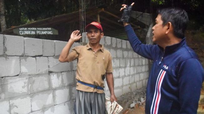 Akses Jalan Menuju Tempat Wisata Curug Tilu Ditutup, Dedi Mulyadi Turun ...