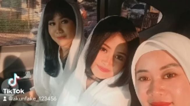 Penampilan Mayang dan Chika di acara 40 hari meninggalnya Vanesa Angel. [Instagram/mayangxnachika]