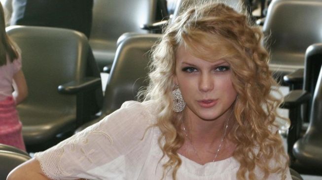 Sudah Bersama 6 Tahun, Taylor Swift Dikabarkan Diam-diam Bertunangan dengan Joe Alwyn