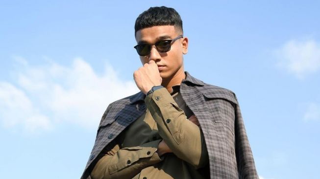 Potret Fadly Faisal Jadi Model Bintang Video Klip Ungu