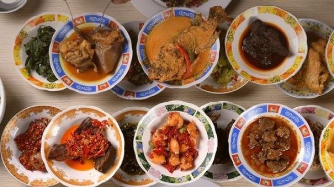 Tersedia 60 Varian Lauk, Rumah Makan Padang Ini Jadi Sorotan