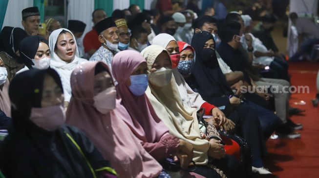 Suasana pengajian 40 hari meninggalnya Vanessa Angel dan Bibi Ardiansyah di kediaman Vanessa Angel, Kemayoran, Jakarta Pusat, Selasa (14/12/2021). [Suara.com/Alfian Winanto]