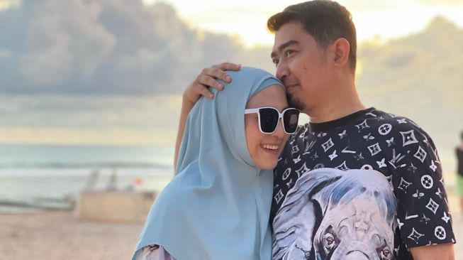 Ustaz Solmed dan April Jasmine [Instagram]