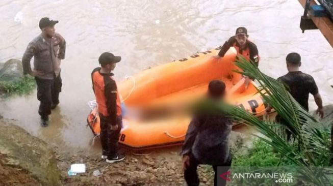 Satu Penumpang Mobil Masuk Jurang Ditemukan Tewas di Sungai