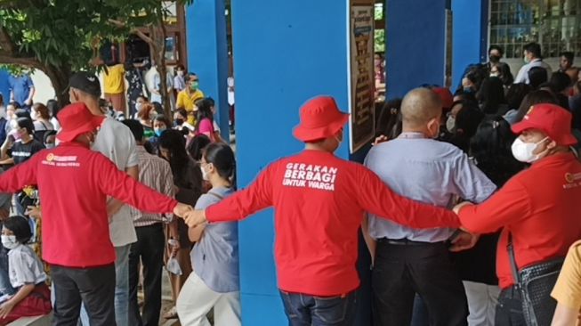 Suasana Vaksin Perdana Anak Usia 6-11 Tahun di SD Yos Sudarso Batam