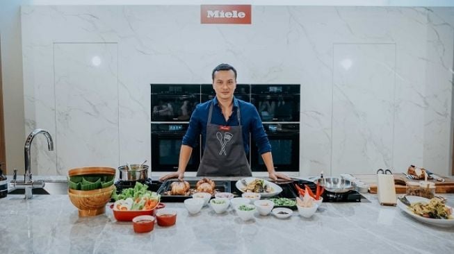 Nicholas Saputra. (Miele Indonesia)