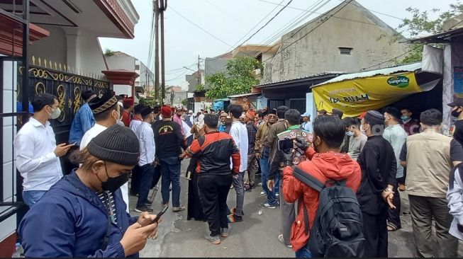 Jenazah Haji Lulung Tiba Di Rumah Duka Ratusan Warga Berkumpul