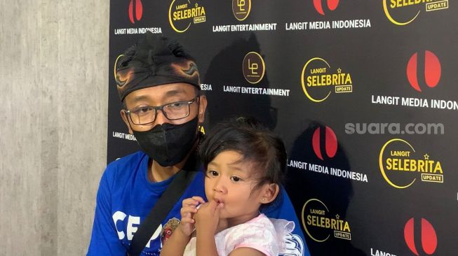Lina Jubaedah Meninggal, Teddy Kewalahan Besarkan Anak Sendiri