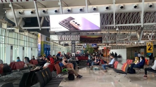 Penumpang Kepanasan Sampai Sesak Napas di Bandara Internasional Sultan Hasanuddin