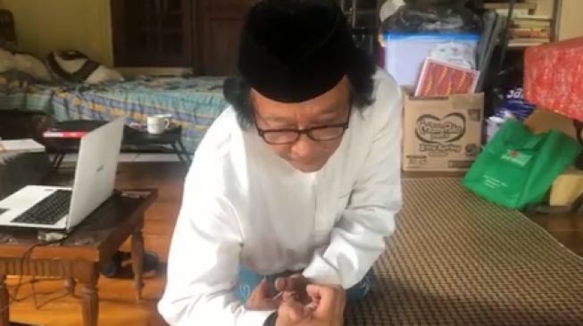 Diduga Sindir Vonis Rachel Vennya, Sudjiwo Tedjo Buat Tutorial Sopan Santun di Depan Hakim