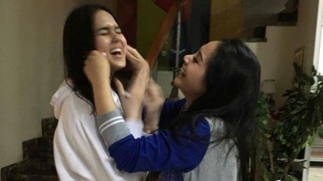 Potret Kenangan Laura Anna Bareng Artis. (Instagram/@edlnlaura)