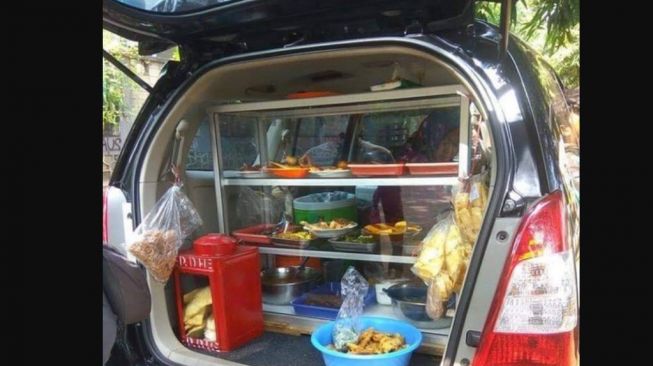 Toyota Avanza digunakan untuk jualan nasi rames (Twitter)