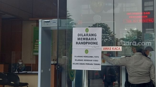 Munarman ke Ahli A de Charge Singgung UU Nomor5Tahun 2018 dalam Sidang Kasus Dugaan Pidana Terorisme di PN Jaktim