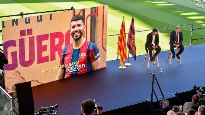 Le barcelonais Sergio Aguero a annoncé sa retraite au Camp Nou, mercredi (15/12/2021). [AFP]
