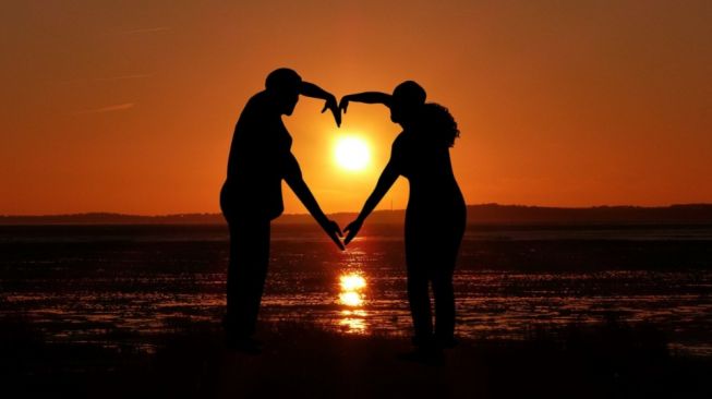 Hindari Salah Paham, Ini 5 Cara Mengidentifikasi Bahasa Cinta Pasangan