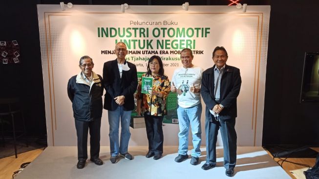 Peluncuran Buku Era Mobil Listrik, Saatnya Industri Otomotif Hadir untuk Negeri