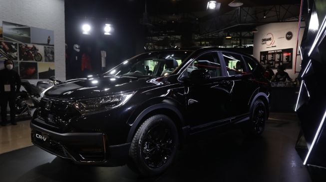 New Honda CR-V Black Edition, yang menyodorkan konsep "Advancing Greatness, Black is the New Spotlight" [PT HPM].