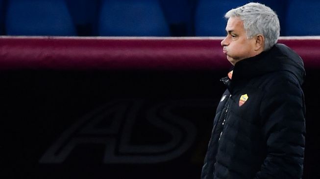 Dilirik Everton, Jose Mourinho Diprediksi Tetap Bertahan di AS Roma
