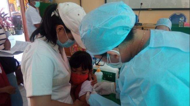 Vaksinasi Anak di Bali Dimulai, Siswa Kelas 2 SD Ini Tak Takut Demi Cepat Sekolah