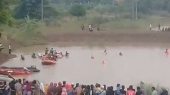 Korban Tenggelam di Bekas Galian Pebayuran Bekasi Akhirnya Ditemukan