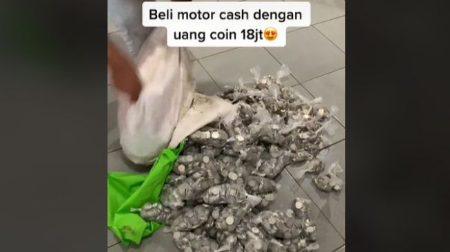 Orang Ini Beli Honda BeAT dengan Uang Koin Rp500, Publik Geleng-geleng Kepala