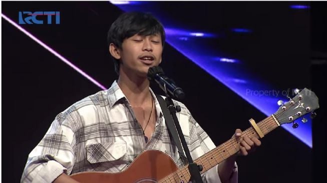 Bawakan Lagu Sendiri, Peserta X-Factor Asal Purwokerto Danar Widianto Mencuri Perhatian